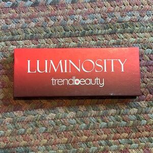 NEW TREND BEAUTY LUMINOSITY MAKE UP EARTH TONE EYESHADOW PALETTE
